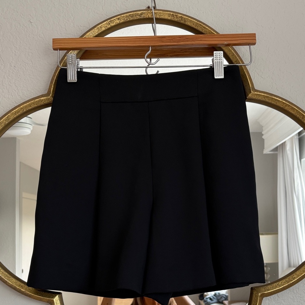 EUC Club Monaco pleated shorts